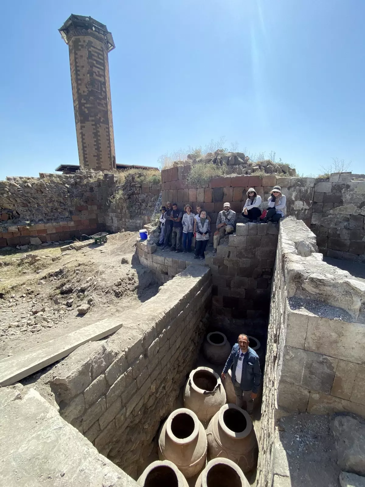 Ani Örenyeri’nde Büyük Selçuklu dönemine ait erzak deposu bulundu