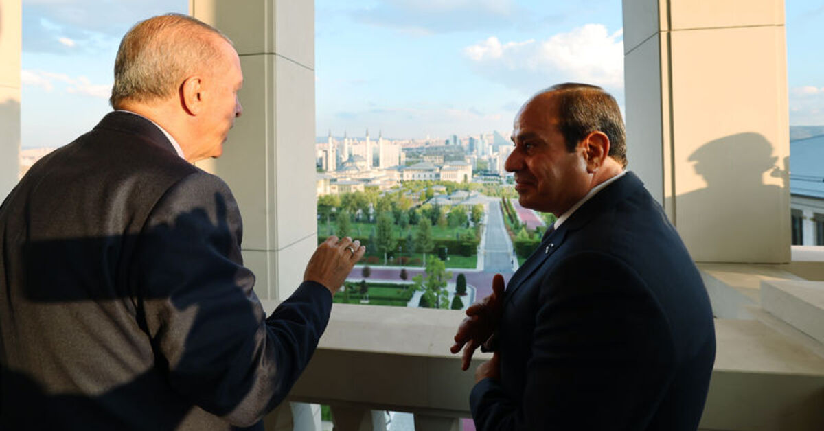 Cumhurbaşkanı Erdoğan, Mısır Cumhurbaşkanı Sisi ile Cumhurbaşkanlığı Külliyesi’nin balkonunda sohbet etti