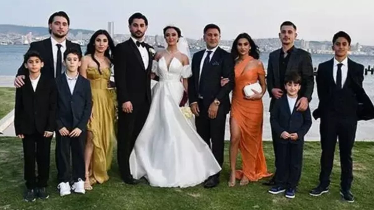Şarkıcı İzzet Yıldızhan’ın oğlu Mustafa Yıldızhan evlendi! Düğüne ünlüler akın etti