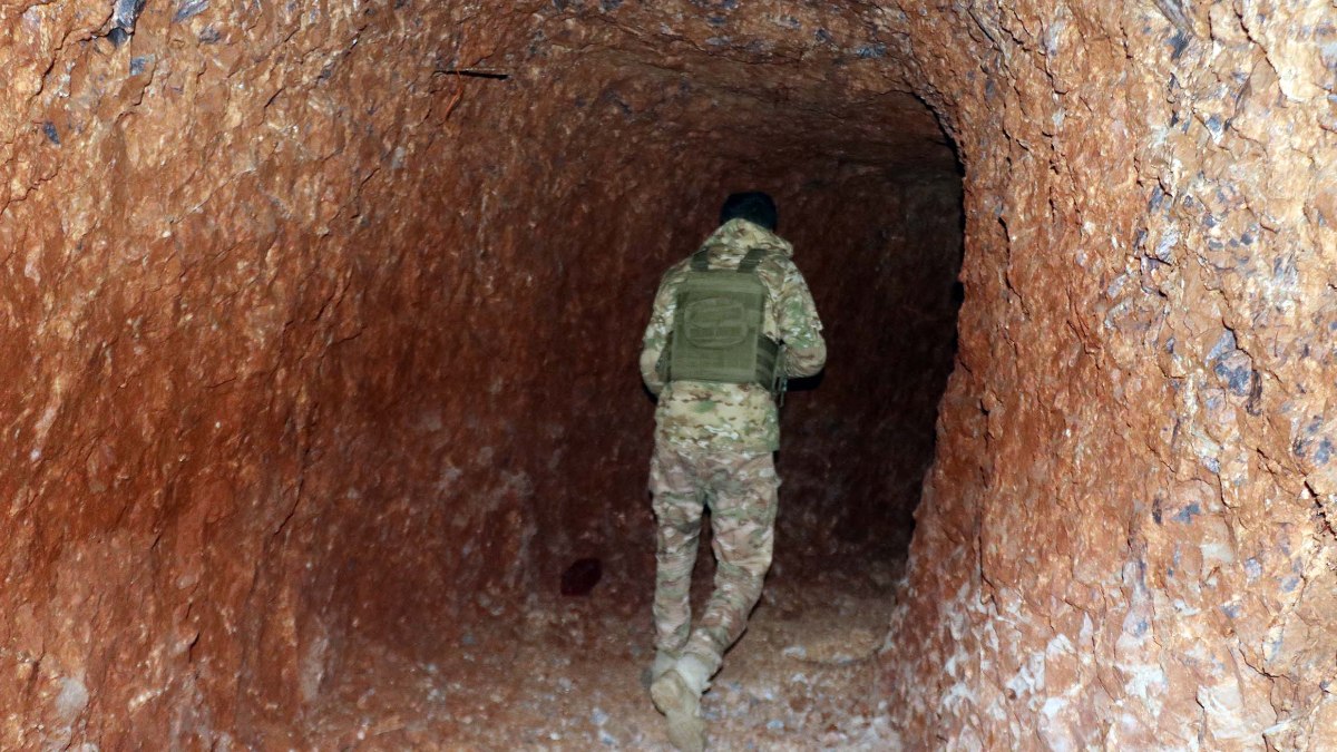 Tel Rıfat ve Münbiç’te teröristlerin açtığı tüneller bulundu