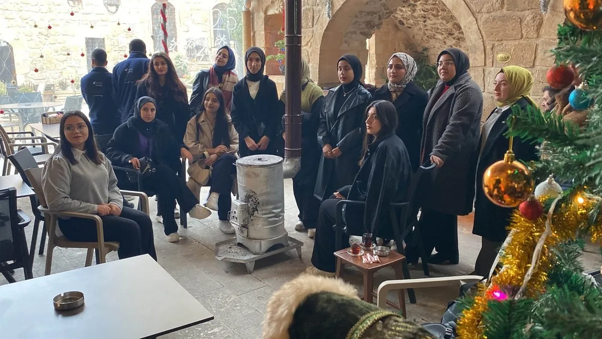 Üniversite öğrencileri Midyat’ın tarihi ve turistik mekanlarını gezdi