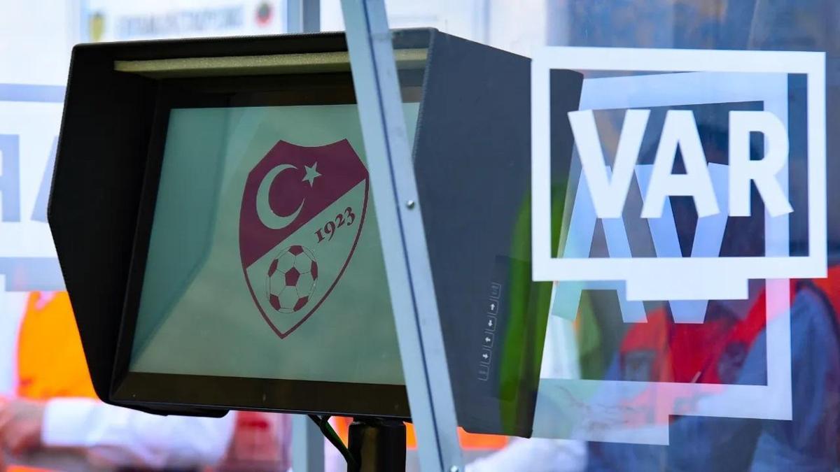 Derbinin VAR hakemi de Sloven oldu!
