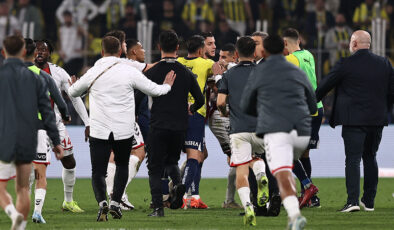 Fenerbahçe Maçında Ortalık Karıştı