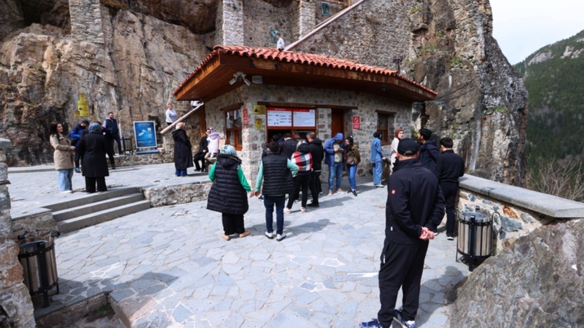 Bayramda Sümela Manastırı’na ziyaretçi akını