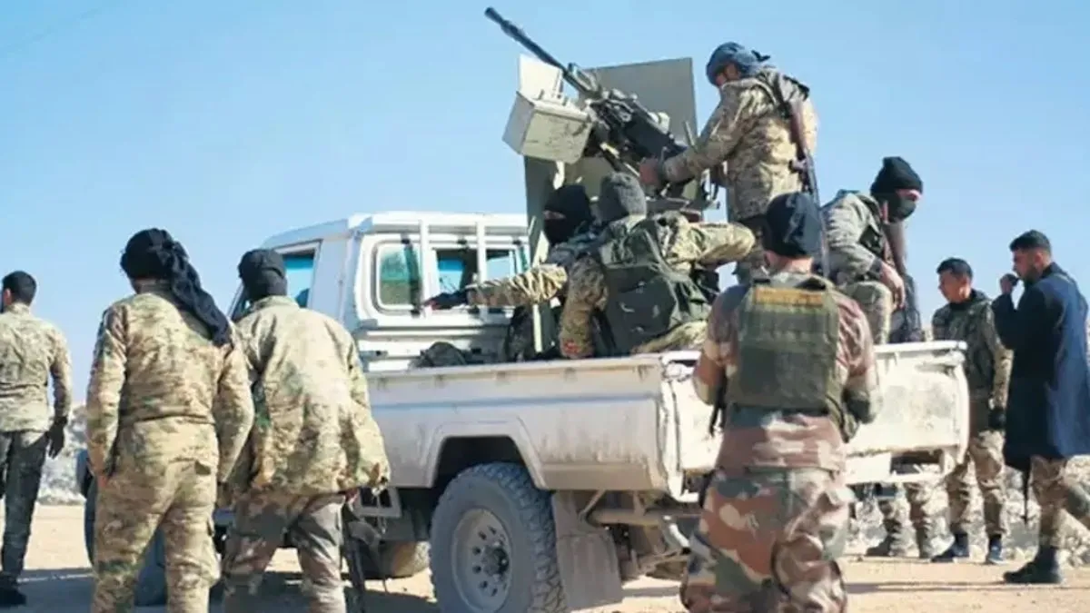 PKK/YPG’li teröristler Halep kent merkezinden çekilmeye başladı